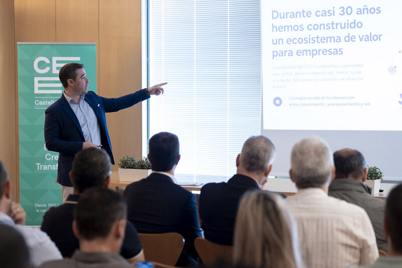 Javier Mart�nez explic� los detalles del funcionamiento de la OAP de CEEI Castell�n