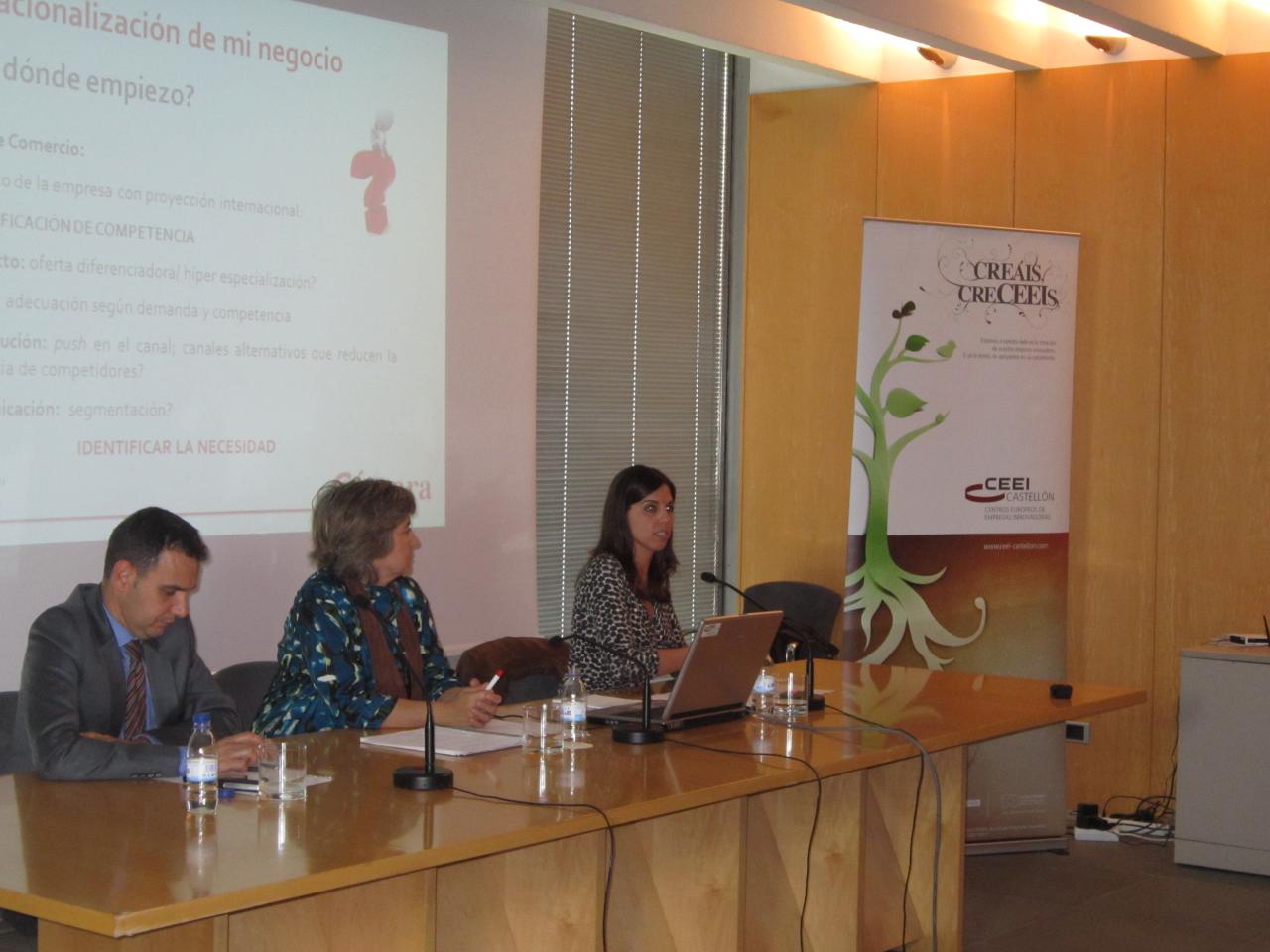 Durante la ponencia de internacionalización