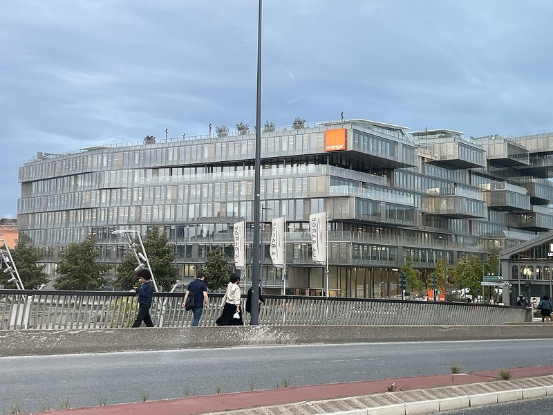 Orange es sancionada con 1,2 millones de euros por duplicar tarjetas SIM sin verificar la identidad